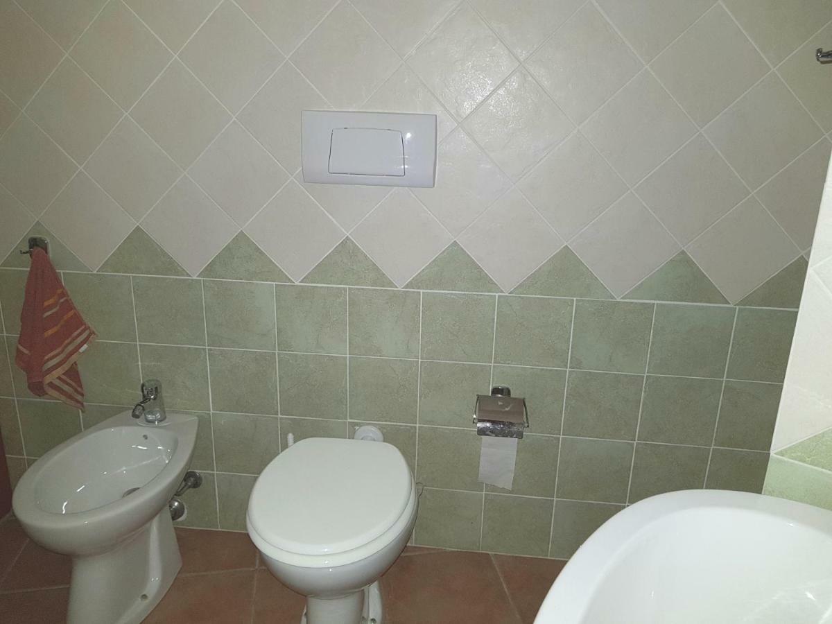 Borgo Lu Canali Da Gavino Badesi Exterior foto