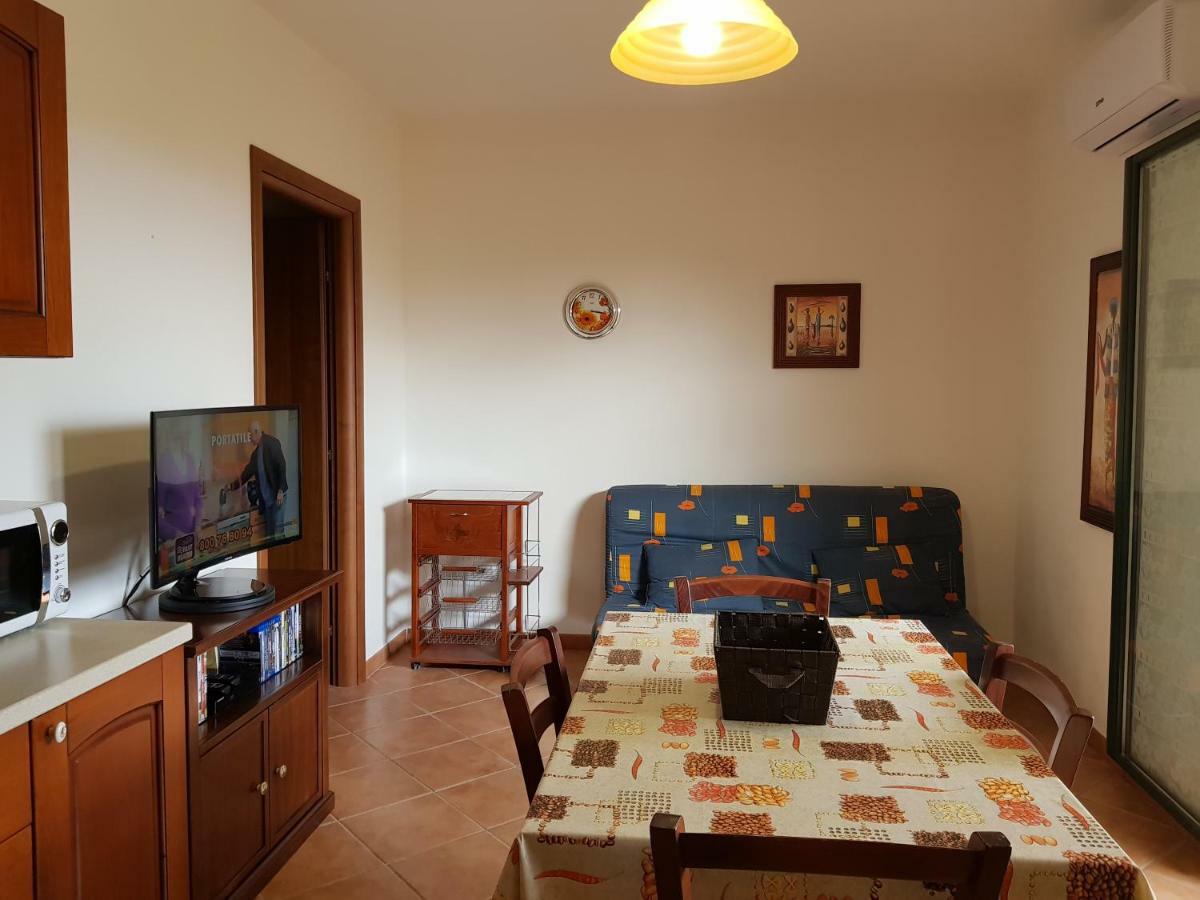 Borgo Lu Canali Da Gavino Badesi Exterior foto