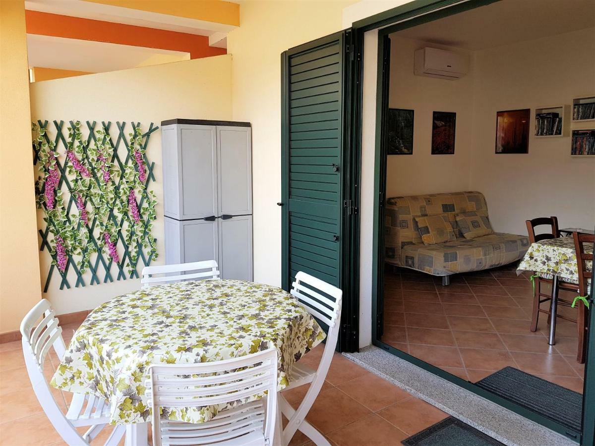 Borgo Lu Canali Da Gavino Badesi Exterior foto