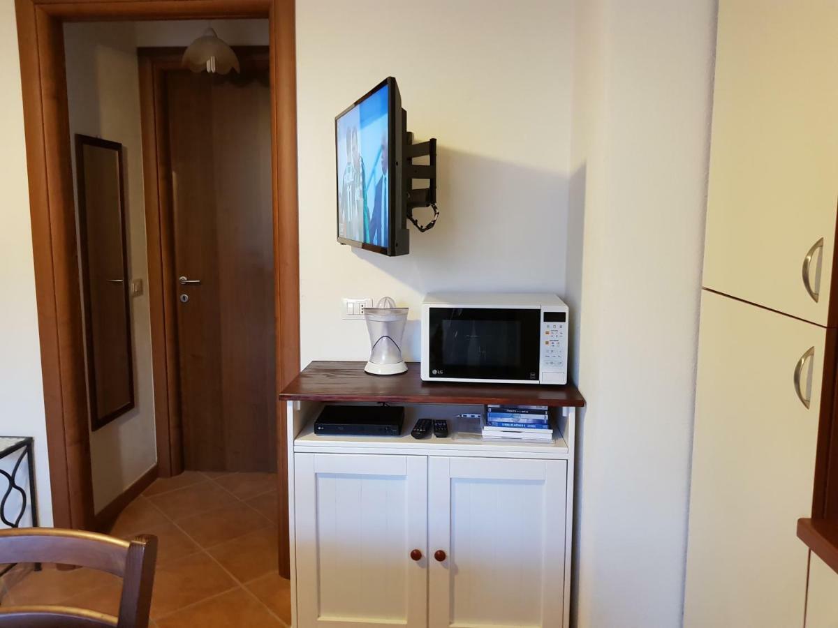 Borgo Lu Canali Da Gavino Badesi Exterior foto